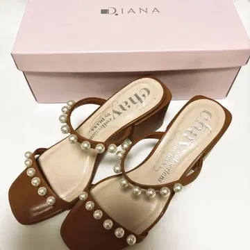 DIANA 펄 샌들