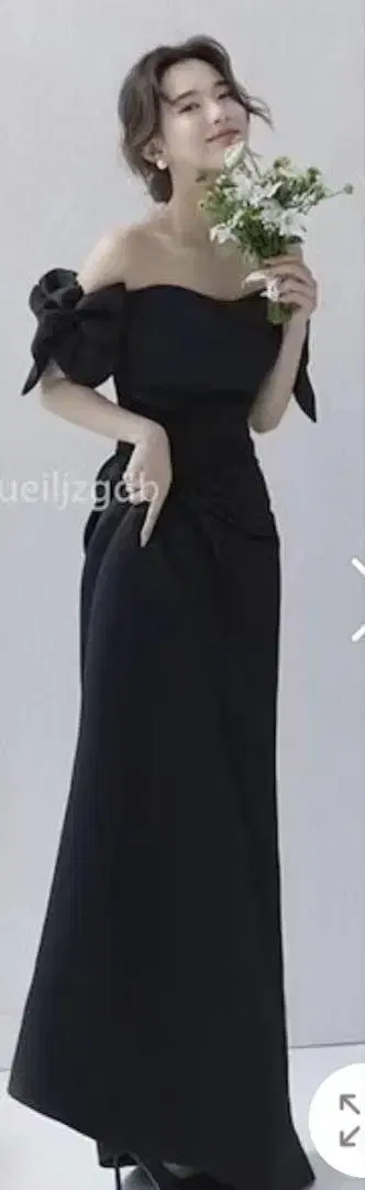 오프숄더 블랙 드레스 포멀