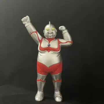뚱뚱한 울트라맨 피규어