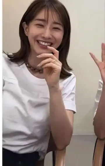 새상품급 2023SS 빅토리아 베컴 티셔츠 다나카 미나미 착용 개더