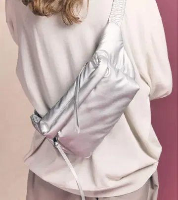 Padded Cross Body Bag/패딩 크로스 바디 백