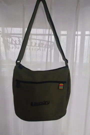 laundry 숄더백 올리브 그린