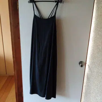 북유럽 생활용품점 블랙 슬리브리스 롱 원피스