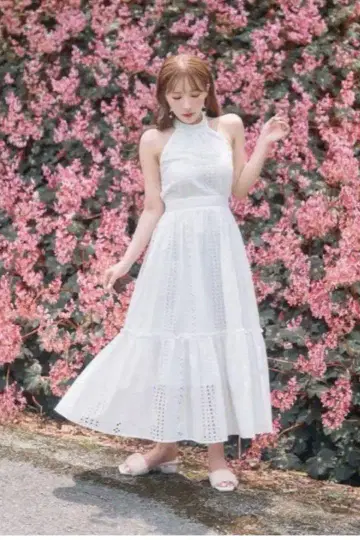미스트레아스 코튼 레이스 할터넥 드레스