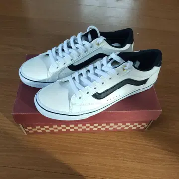 VANS 화이트/블랙 스니커즈