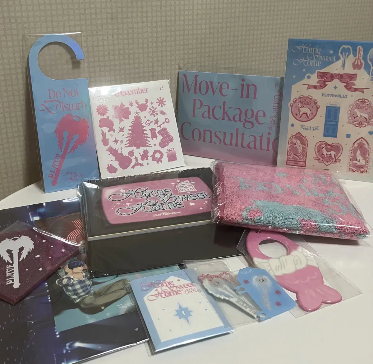 PLAVE season's greetings including poca