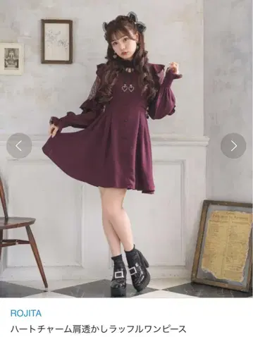 병약하고 귀여운 아가씨 벨트 포함 박스 플리츠 원피스