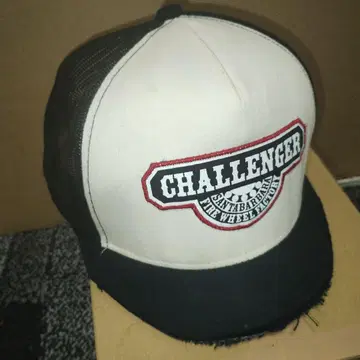 CHALLENGER 트래커 캡 챙이 잘린 챌린저