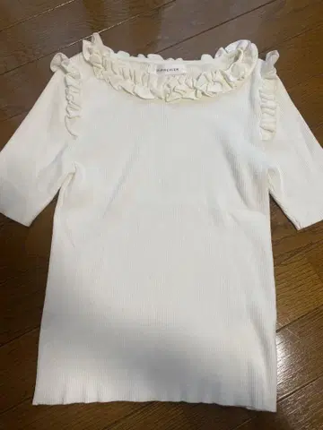 M-PREMIER 프릴 니트 38 사이즈 화이트