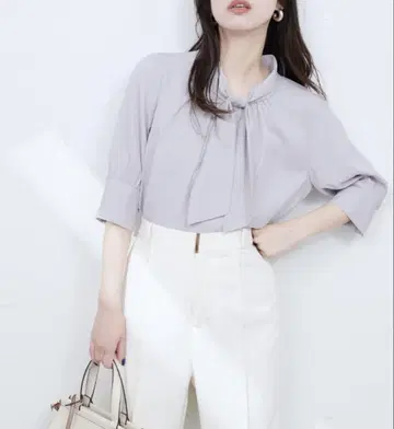 natural couture 소매 펄 매듭 6부 소매 블라우스 그레이