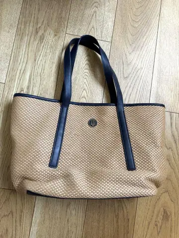 타미힐피거 메쉬 디자인 바스켓백 베이지