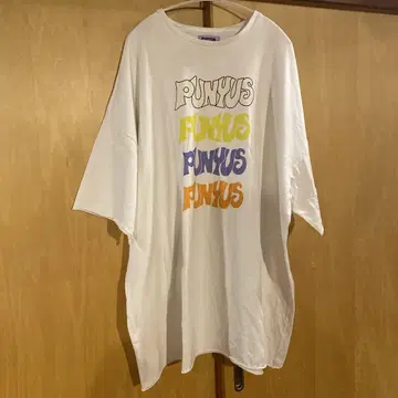 PUNYUS 컬러풀 로고 티셔츠