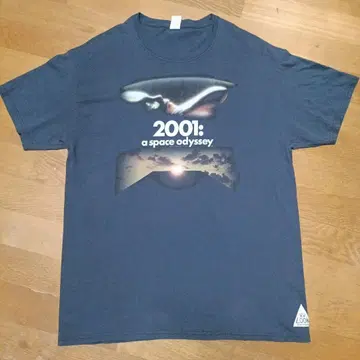 THRIFTY LOOK 무비 티셔츠 2001 스페이스 오디세이 L