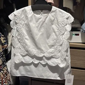roughlow embroidery scallop blouse 새상품