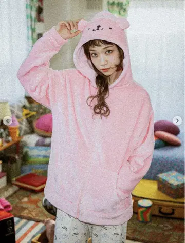 BETTY'S BLUE 에이미짱 모코모코 후드티