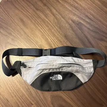 노스페이스 바디백 그레이