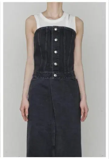 HYKE TWILL STRAPLESS TOP과 블랙 데님 타이트 스커트