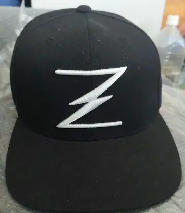 RIZE jesse 로고 자수 스냅백 캡 블랙