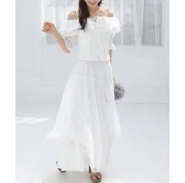 새상품 NICE CLAUP 오프숄더 블라우스 SET 원피스