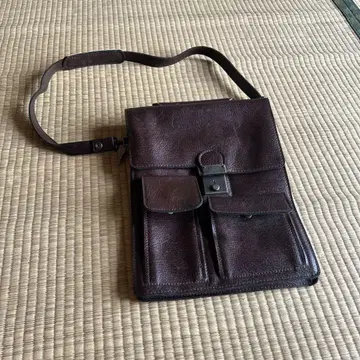 브라운 가죽 숄더백