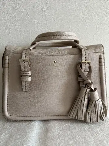 kate spade 베이지 토트백 태슬 장식