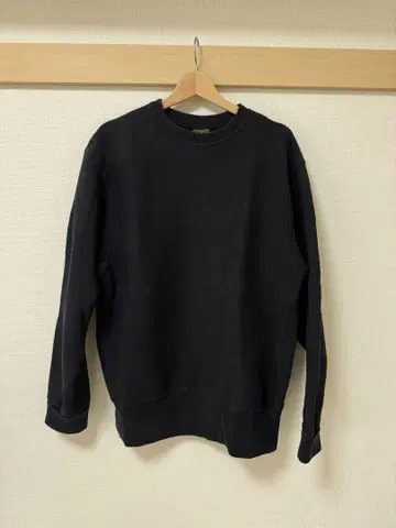 CAMBER 블랙 크루넥 맨투맨