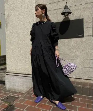 MEDI COLOR TIERED VOLUME DRESS 블랙 M 사이즈