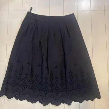 TO BE CHIC 블랙 플레어 스커트 40