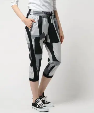 무료배송 새상품 underarmour PRINTED WOVEN CAPRI
