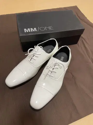 MM/ONE 화이트 드레스 신발
