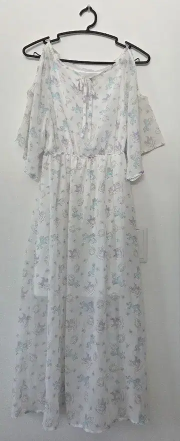 시나모롤 패턴 오프숄더 원피스