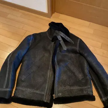 퍼가 달린 가죽 자켓