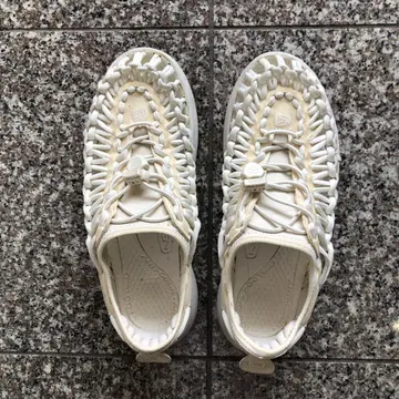 KEEN 화이트 스포츠 샌들