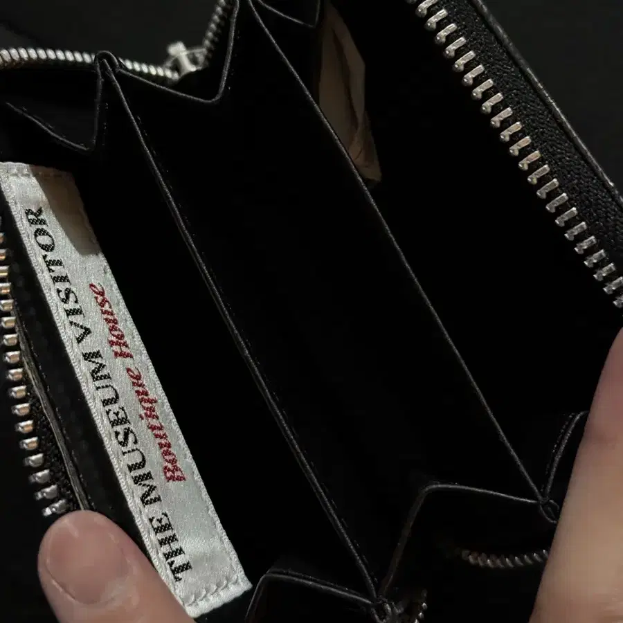 ◇THE MUSEUM VISITOR◇ PVC HEART PRINTED WALLET BLACK THE MUSEUM VISITOR☆韓国☆人気☆PVC HEART PRINTED WALLET