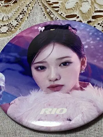 NiziURIO 캔 배지