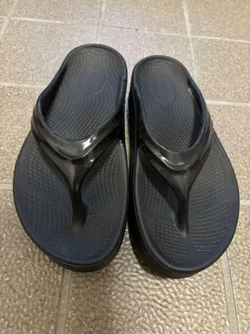 OOFOS OOMEGA 우포스 통굽 리커버리 샌들 37
