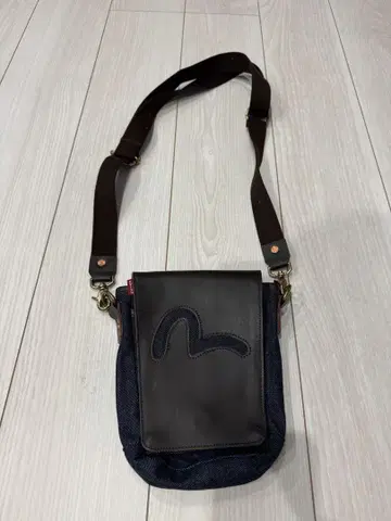 EVISU 데님 바디 백