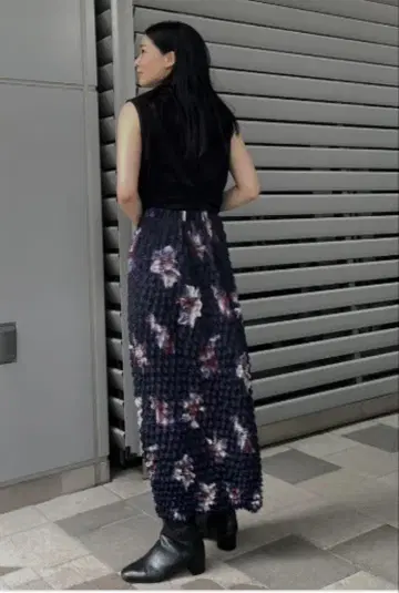 아메리 네온 플라워 I 라인 스커트