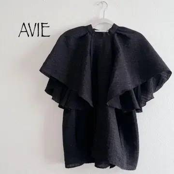 AVIE 반팔 블라우스 블랙