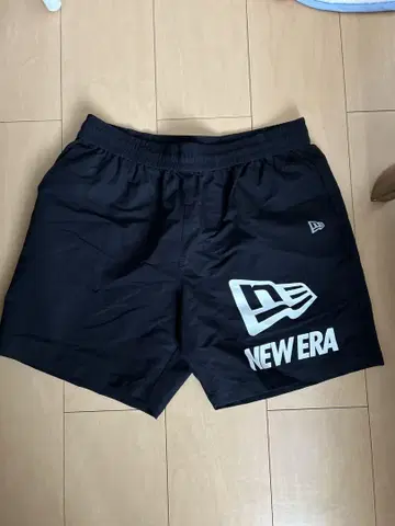 뉴에라 블랙 숏팬츠 M