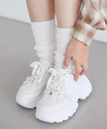 화이트 통굽 스니커즈 레이스 장식 MAJESTIC LEGON