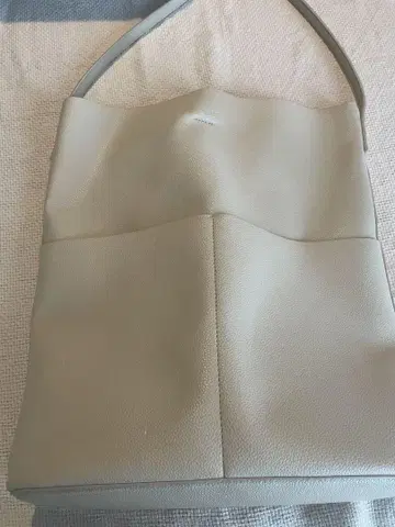 베이지 합성 피혁 숄더백