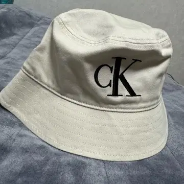 캘빈클라인 베이지 버킷 햇 S/O