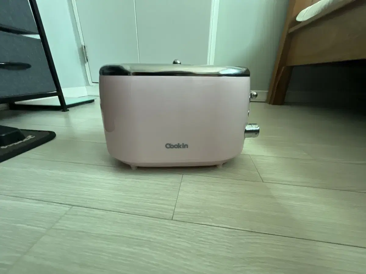 러블리한 핑크색 토스트기