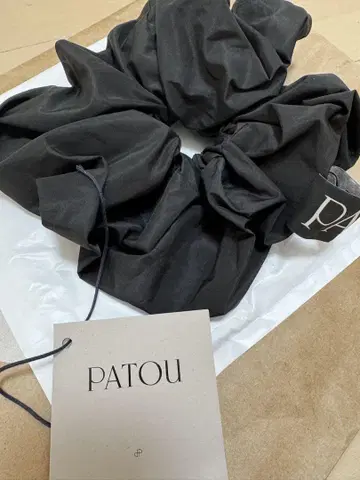 PATOU 블랙 스크런치