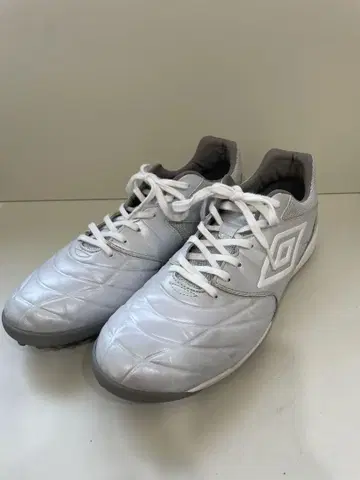 풋살화 엄브로 ACCELERATOR 실버 29cm