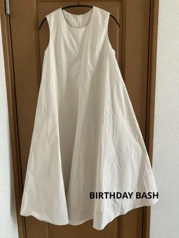 BIRTHDAY BASH 슬리브리스 플레어 롱 원피스 베이지