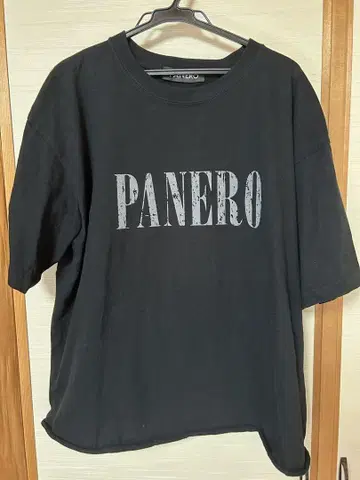 PANERO 블랙 티셔츠