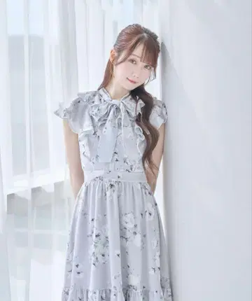 RoseMuse 로제뮤즈 로즈 프린트 플레어 드레스