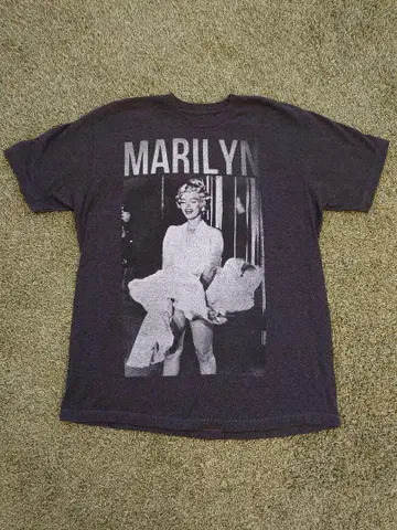 'MARILYN MONROE' 티셔츠